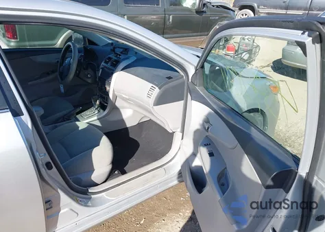 2013 Toyota Corolla Le z USA, uszkodzony, nr VIN 5YFBU4EE8DP195852